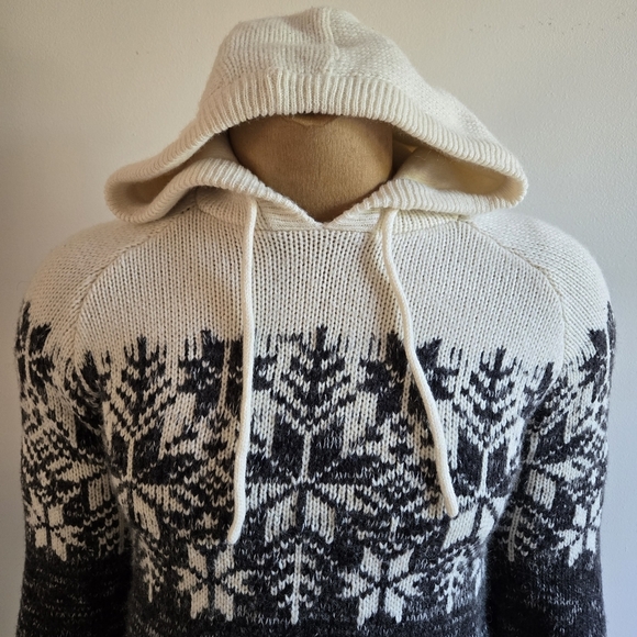 Cozy Knit Hooded Sweater with Snowflake Pattern - Picture 4 of 11